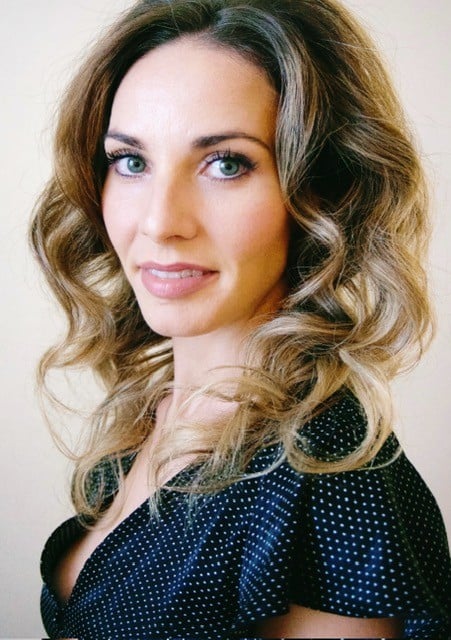 Liliana Dinu headshot.jpg
